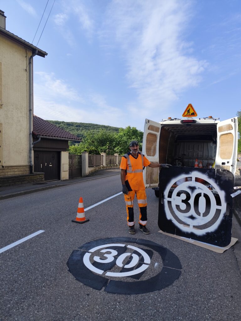 Des marquages au sol refaits pour une commune plus sûre !